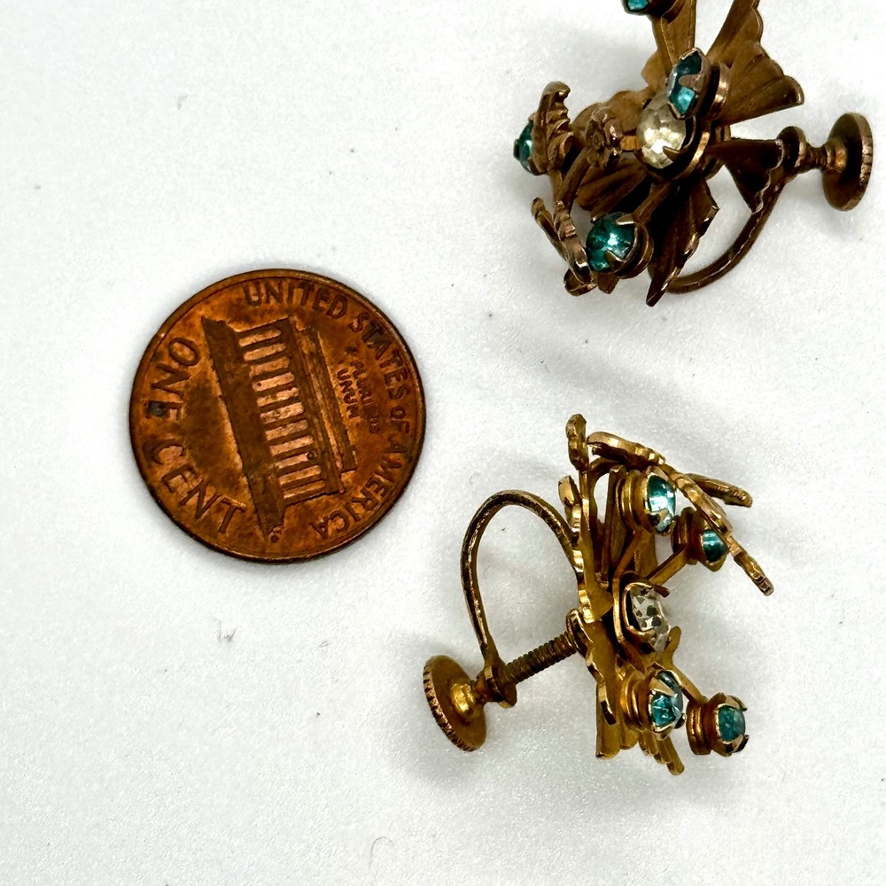 Vintage 1940s Floral Screwback Earrings Gold Tone Aqua Rhinestone Bouquet‎ - Picture 9 of 10